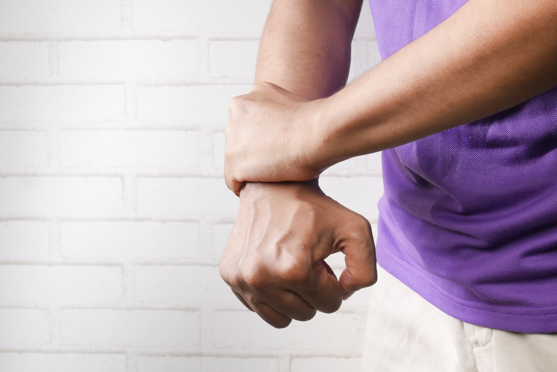 hand holding painful wrist